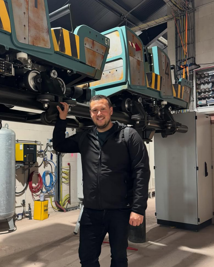 Silas mit Achterbahn